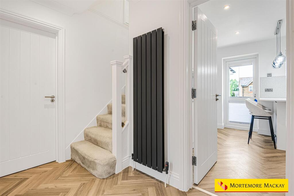 House in London, Oakwood, Southgate - More