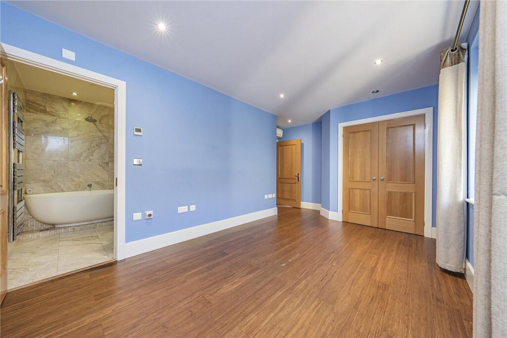 Apartment in Richmond, Kew - View 3