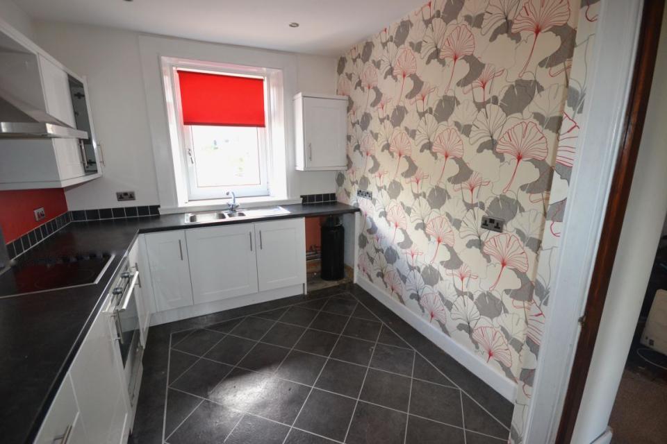 24B , Wellogate Place
Hawick , TD9 9JG photo 4