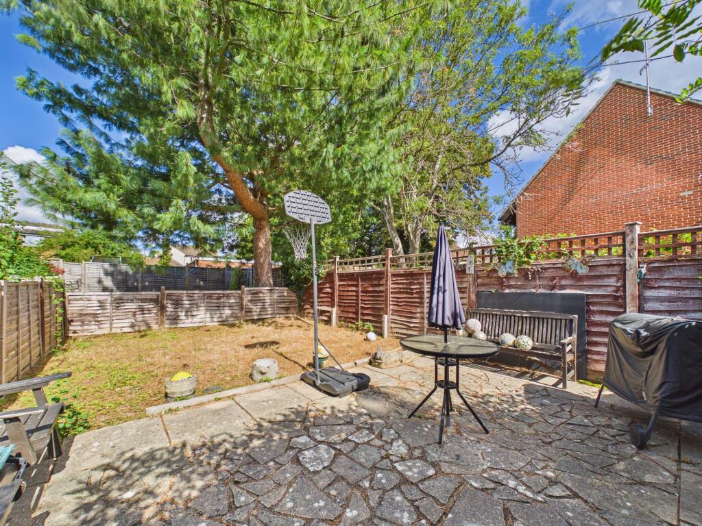 Apartment in Reading, Calcot, Tilehurst - View 4