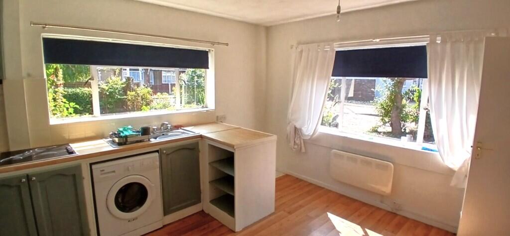 Lawns Close, CO5 photo 3