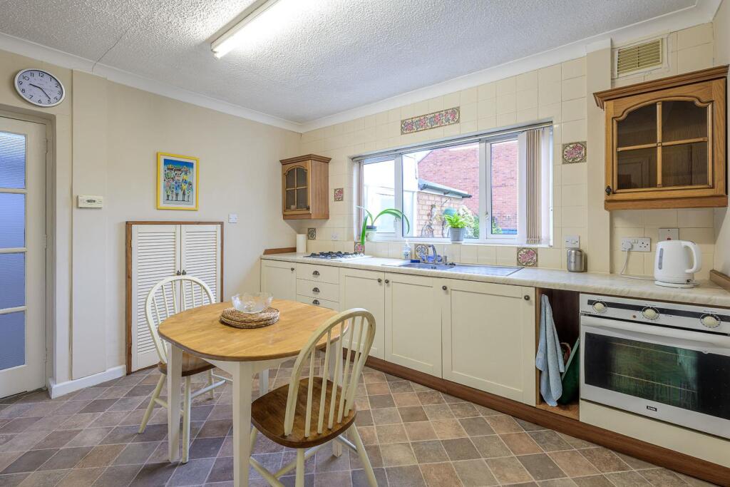 Eton Drive, Oldswinford, DY9 2LG photo 4