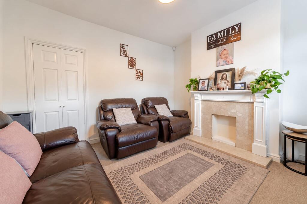 House in Mansfield, Nottinghamshire - View 2