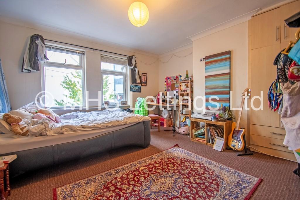 7 bedroom semi-detached house for rent