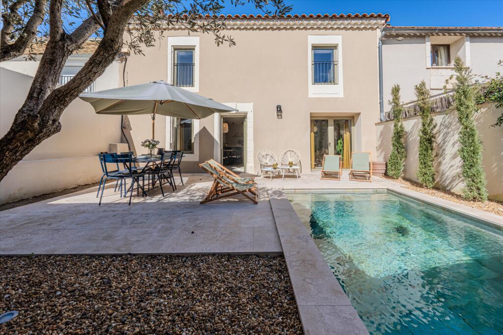 Main image of property: Provence-Alps-Cote d`Azur, Bouches-du-Rhône, Eyragues