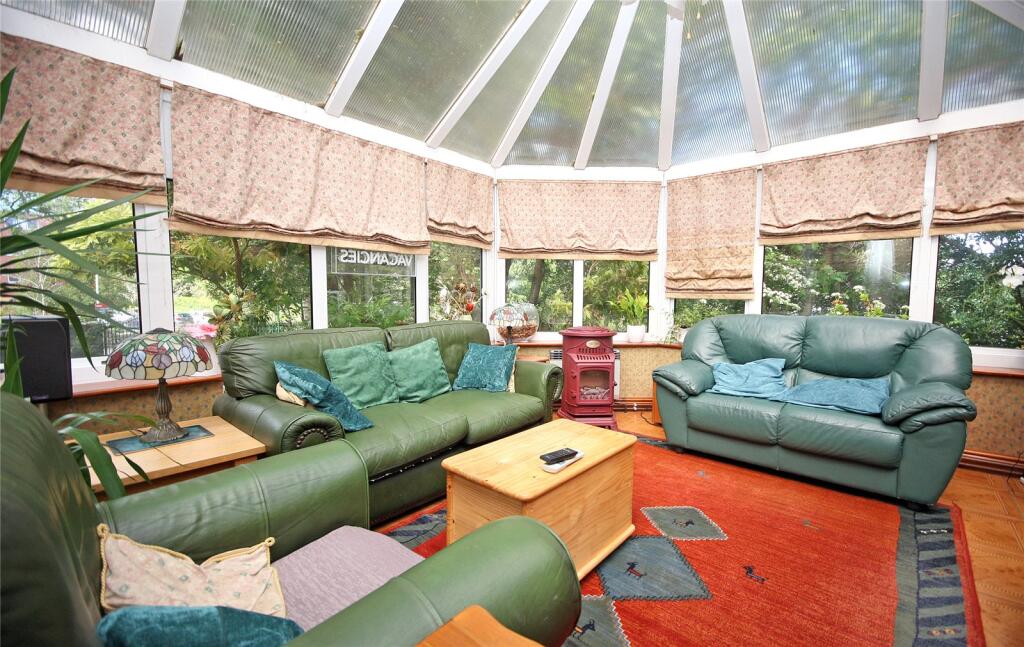 Victoria Drive, Bangor, Gwynedd, LL57 photo 3