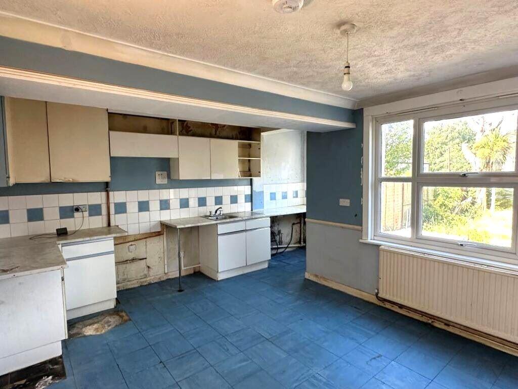House in Swale, Grove Park, Milton Regis - View 5
