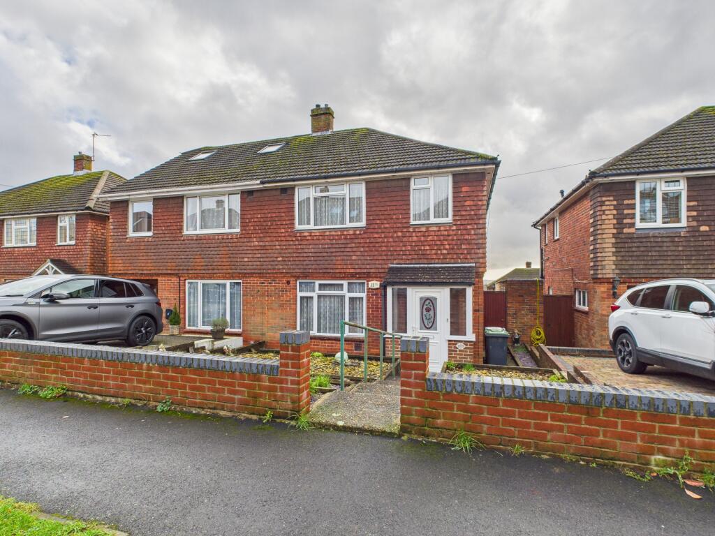Main image of property: Fortunes Way, Bedhampton, Havant, PO9