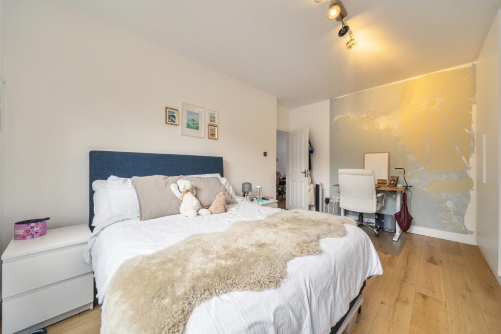 Apartment in London - More