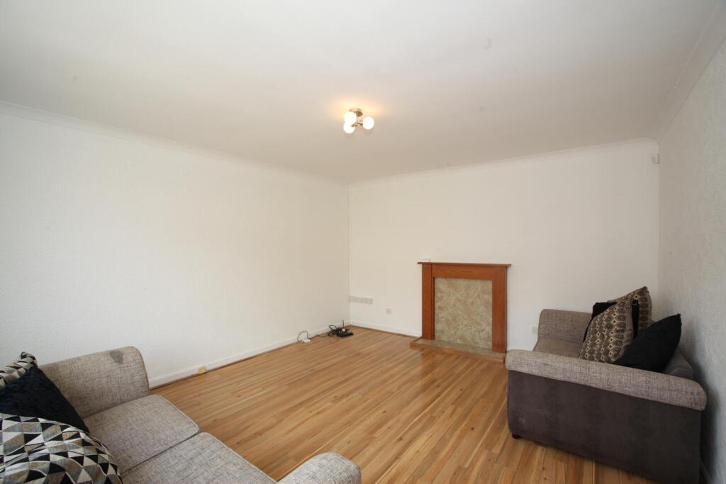 House in Cardiff, Llantrisant - View 4