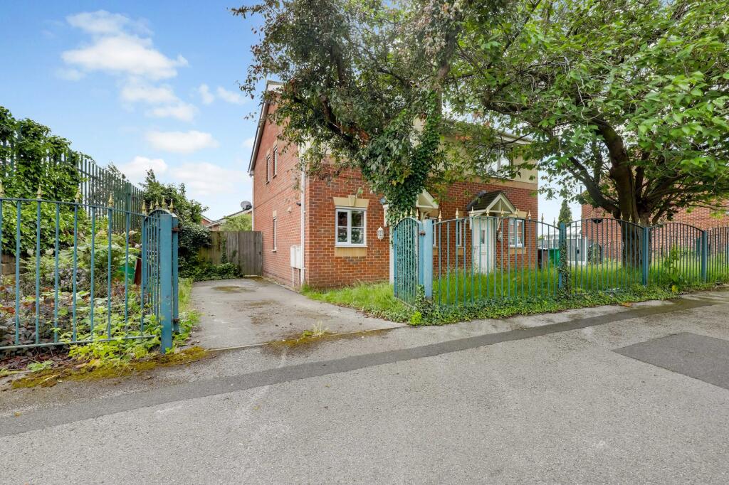 Main image of property: Gainsford Crescent, Nottingham, NG5