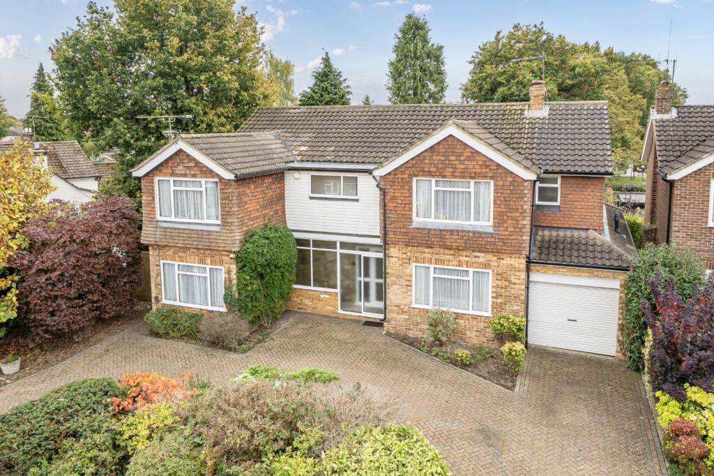 4-bed detached on The Meadows, Flackwell Heath, High Wycombe, Buckinghamshire, HP10, £825,000