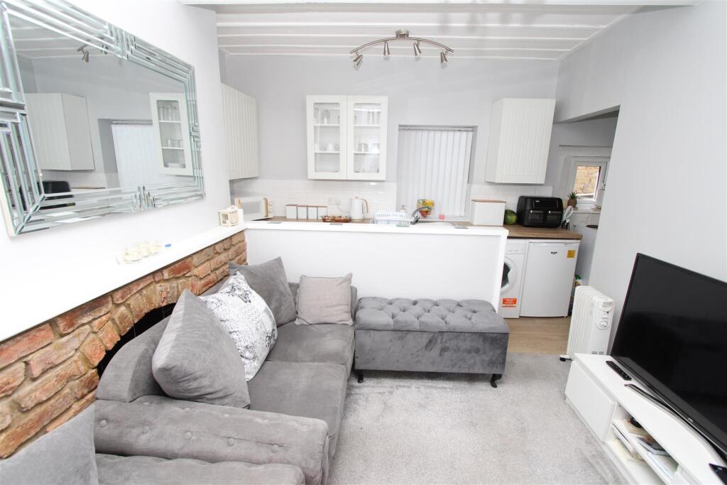 House in Bradford, Fourlands, Idle - View 5