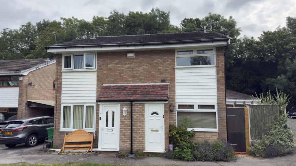 40 Armstrong Close, Birchwood, Warrington, Cheshire, WA3 6DH photo 2