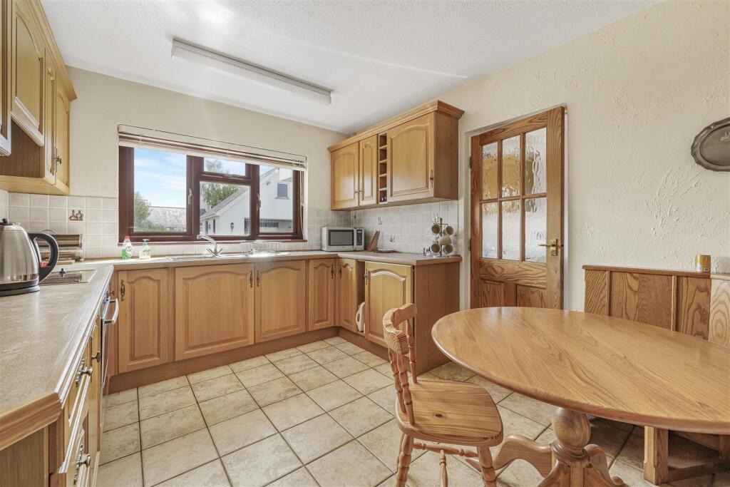 Windmill Close, Wick, Cowbridge photo 4