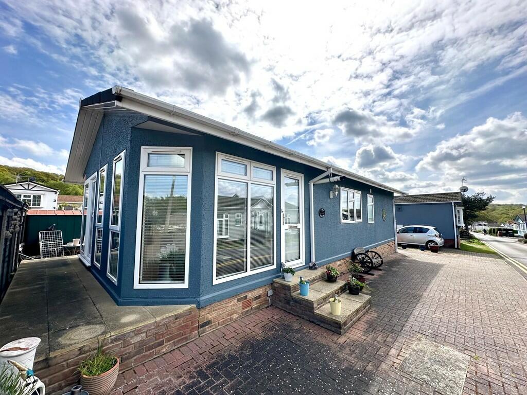 2-bed caravan on Woodbine Close, Waltham Abbey, £250,000