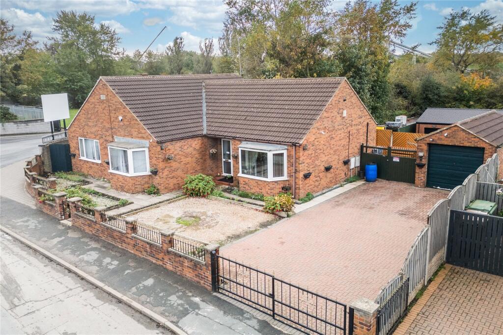 3-bed bungalow on Womersley Road, Knottingley, West Yorkshire, WF11, £325,000