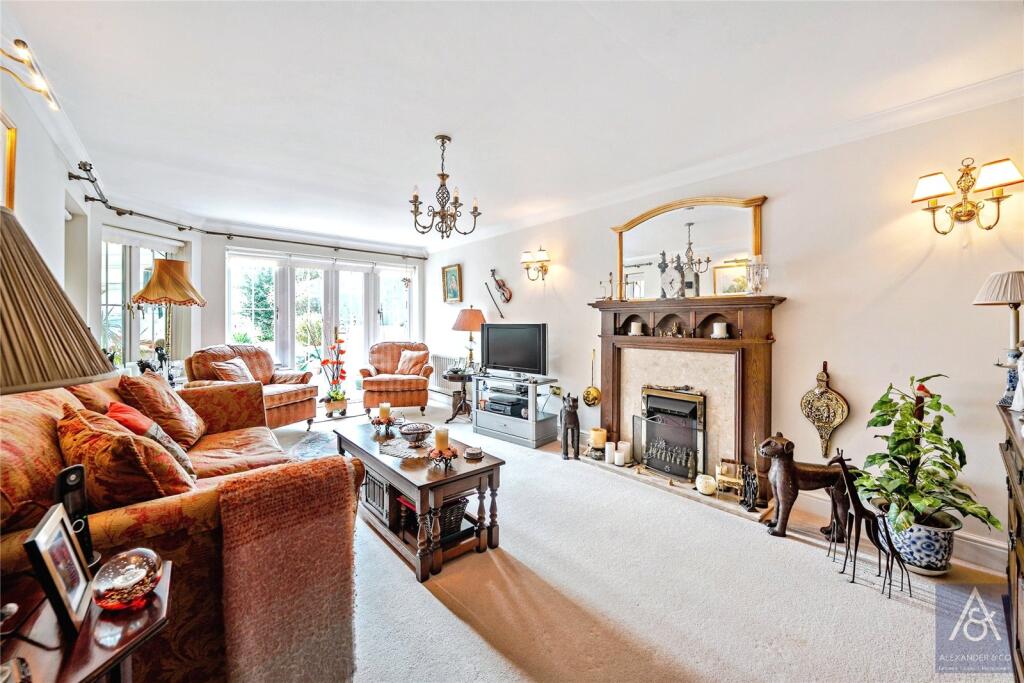 Aris Way, Buckingham, Buckinghamshire photo 3