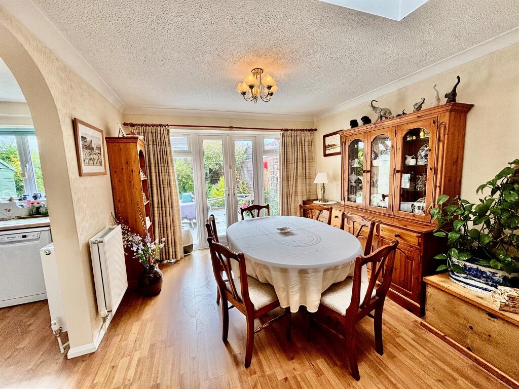 Queen Eleanor Close, Stilton, Peterborough photo 4