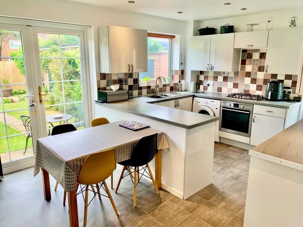 House in Wirral, Liverpool City Region - View 4