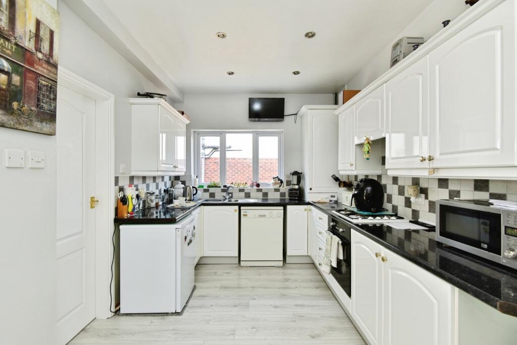 House in Staffordshire Moorlands, Biddulph - View 5