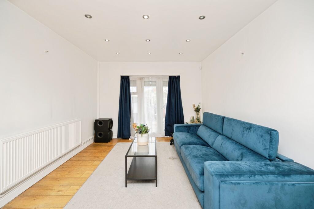 House in Birmingham, West Midlands - More