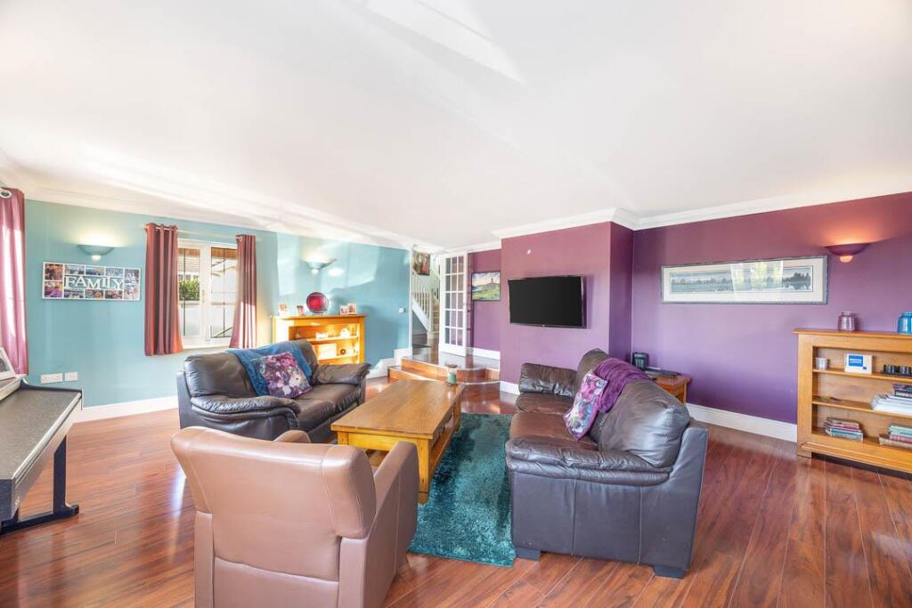 House in Crosby, Glen Vine - More