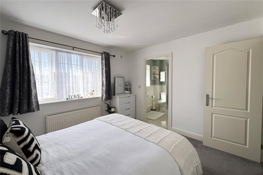 House in Rushmoor, North Town - View 2