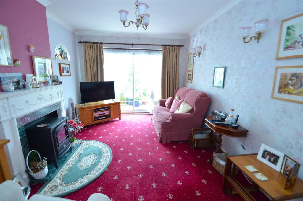 Pargat Drive, Leigh-On-Sea photo 4