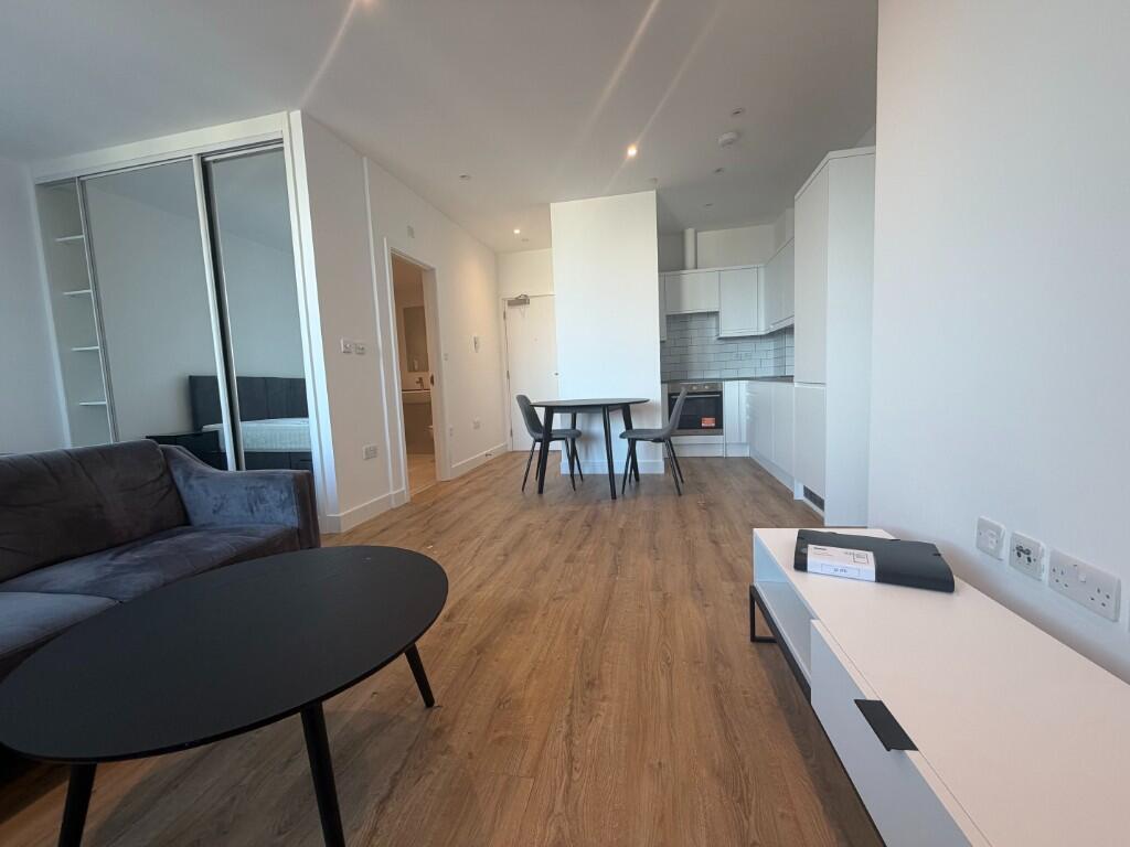 Apartment in Twickenham - View 4
