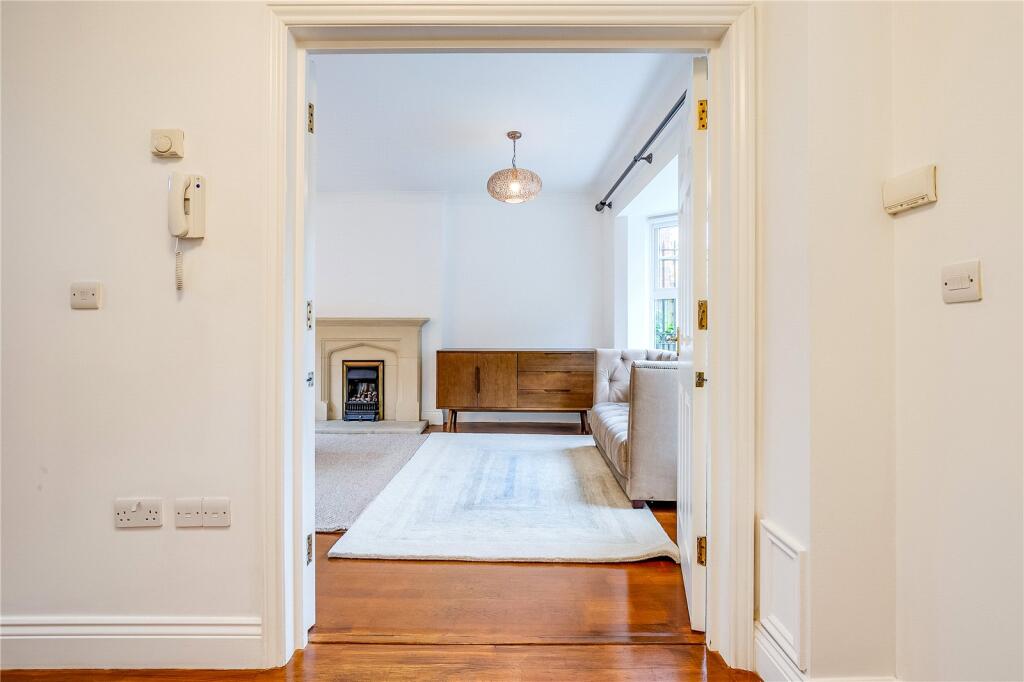 House in London, Raynes Park - More