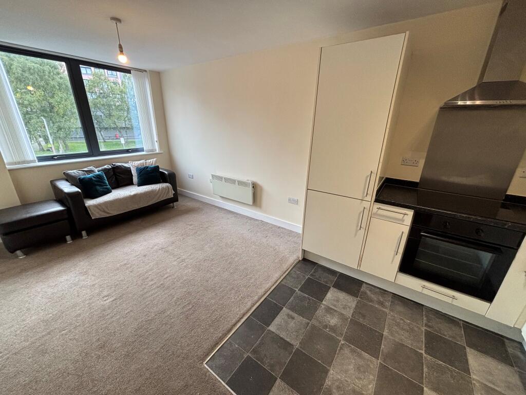 Apartment in Stockport, Heaviley, Shaw Heath - View 5