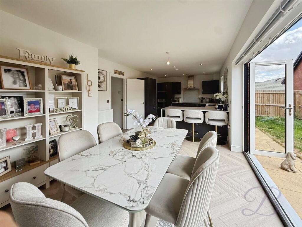House in Gedling, Nottinghamshire - View 5