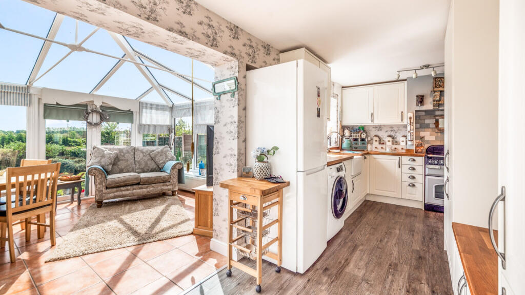 House in Worcester - View 3