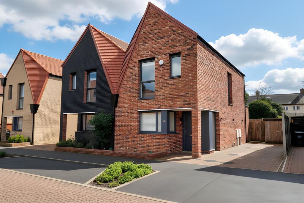 3-bed semi-detached on Cheshire Walk, Basildon, Essex, SS14, £440,000