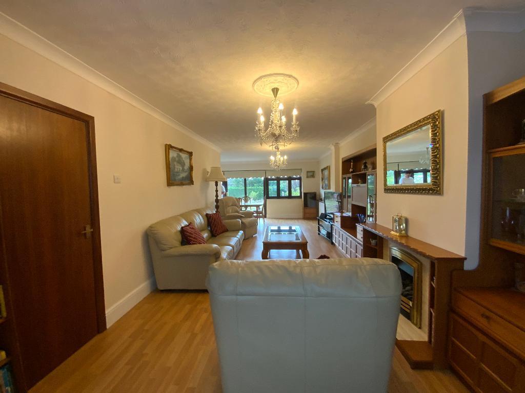 Warren Drive, Elm Park, Hornchurch, Essex, RM12 4PN photo 4