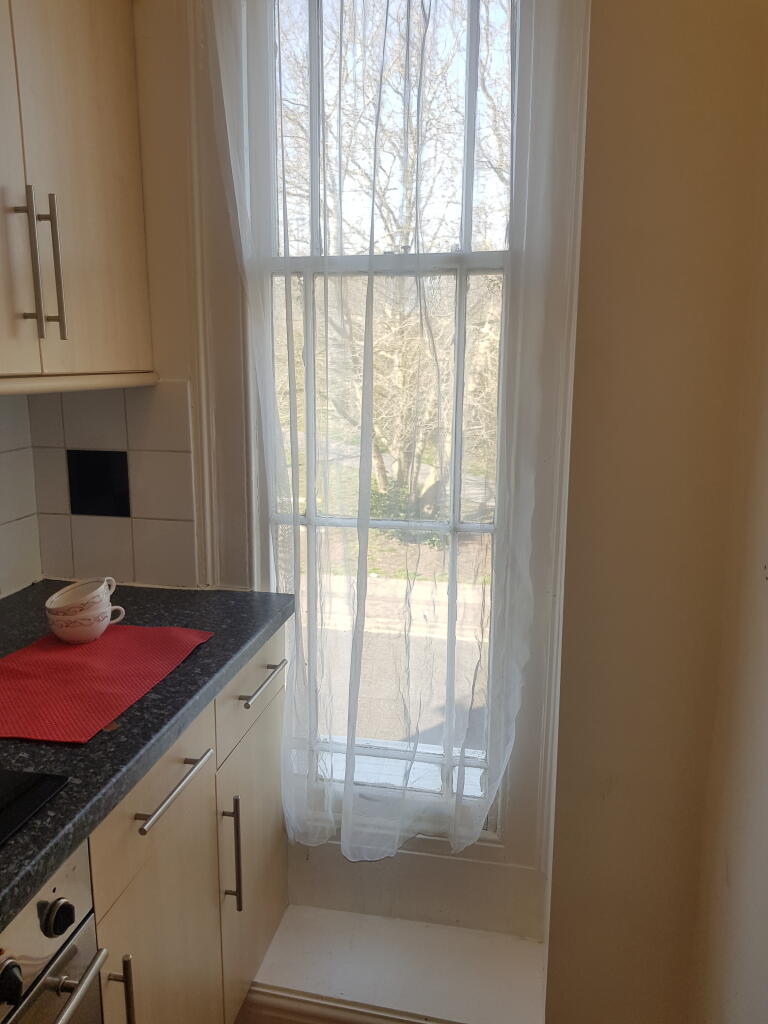Apartment in Southampton - View 4