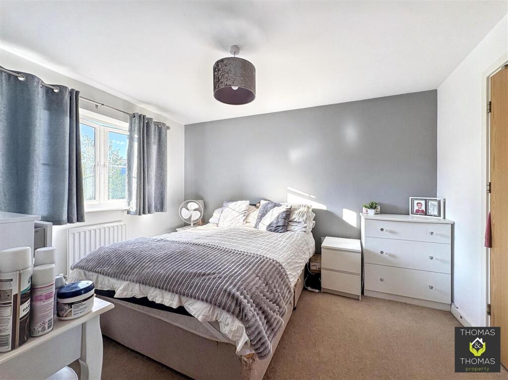 House in Stroud, Four Mile Elm, Hunts Grove - More