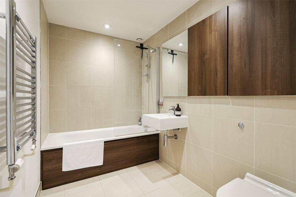 Apartment in London - More