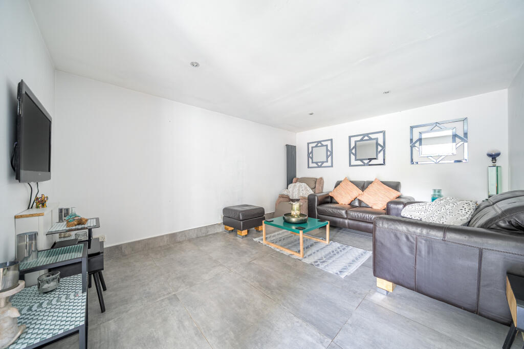 House in Wooburn Green, Berghers Hill, Wooburn - View 4