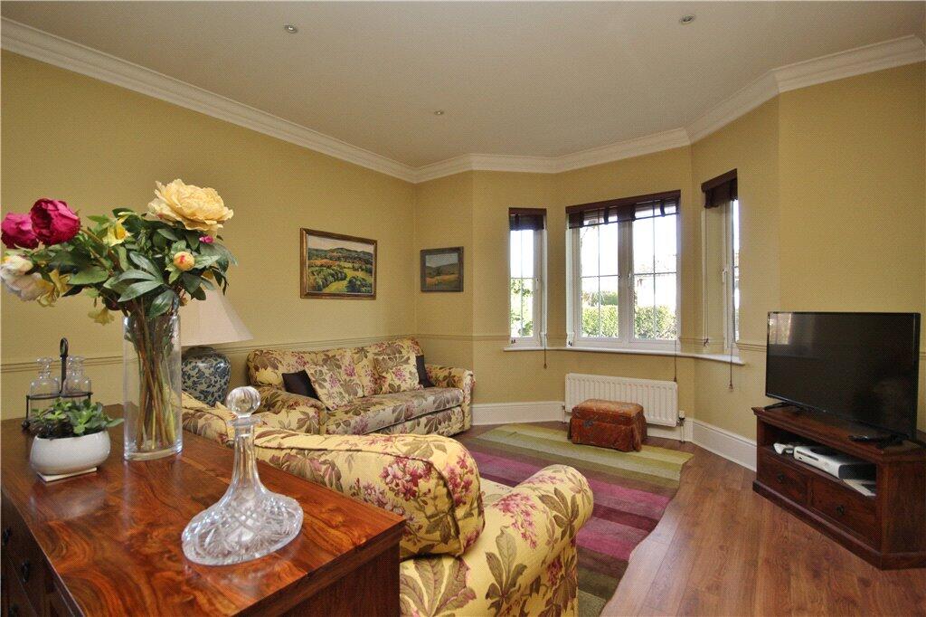 Apartment in Guildford, Surrey - View 4