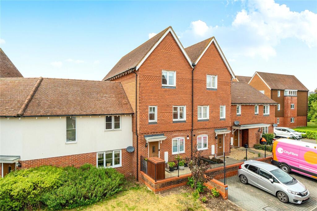 Main image of property: Outfield Crescent, Wokingham, Berkshire, RG40