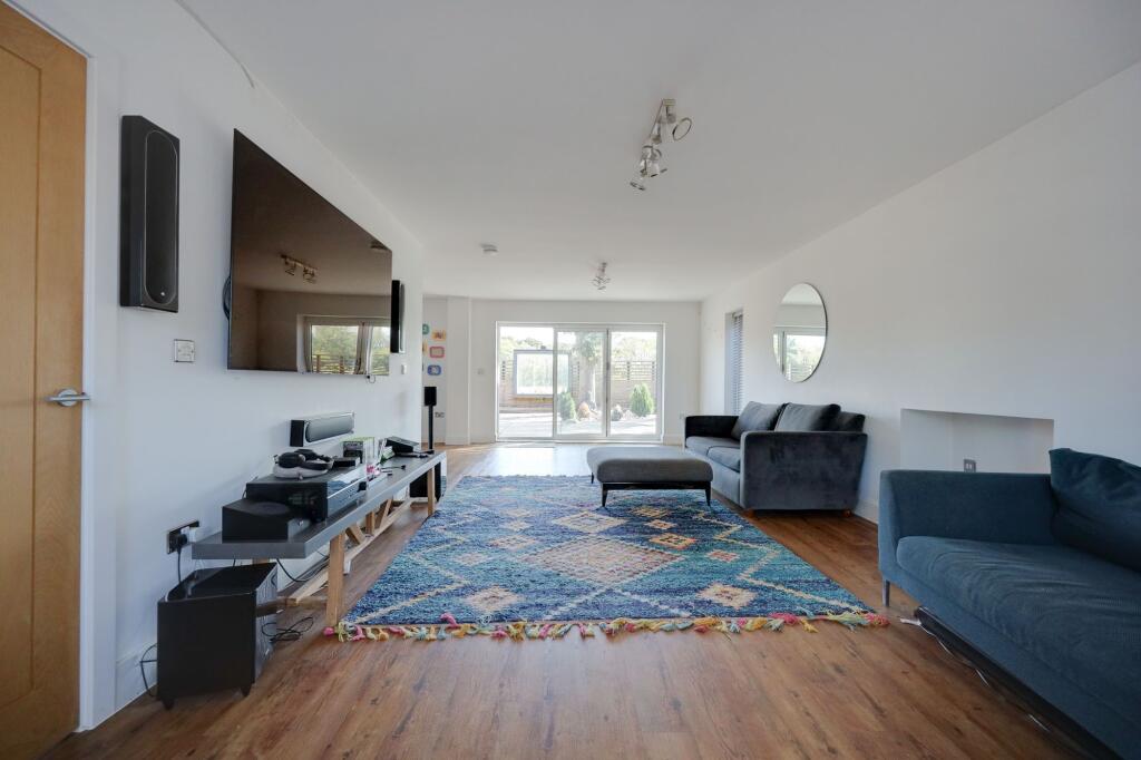 House in Redhill - View 4