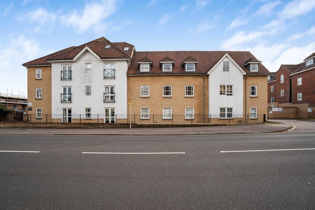 2-bed flat on Philips Court, Baldock Street, Royston, Hertfordshire, SG8, £220,000