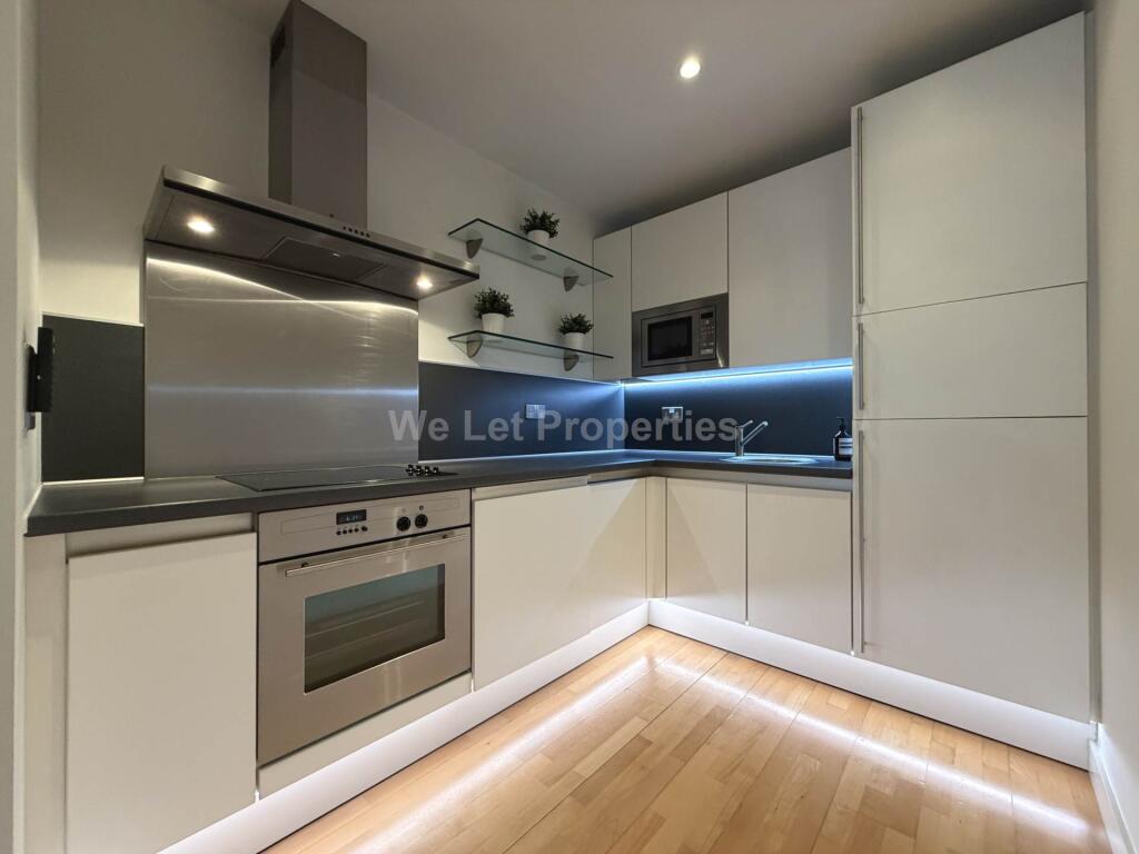 Apartment in Manchester, Castlefield, City Centre - More