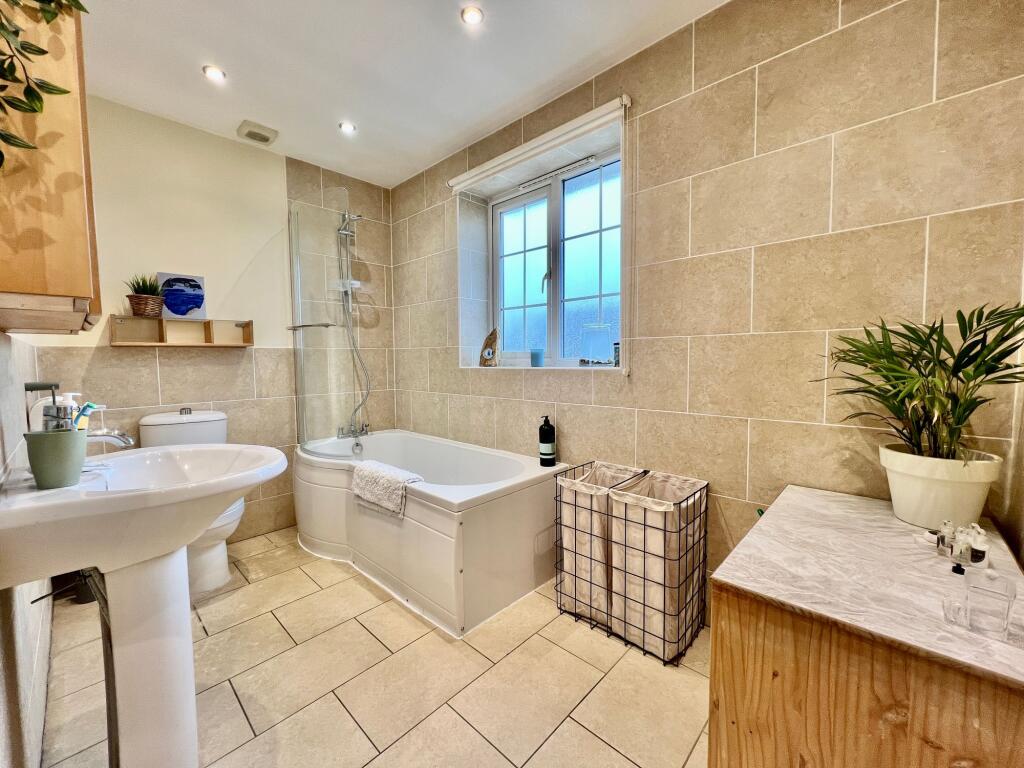First Avenue, Grantham, NG31 - More