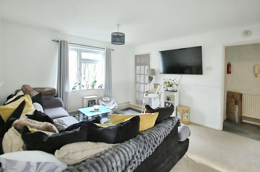 Apartment in Gloucester - View 5
