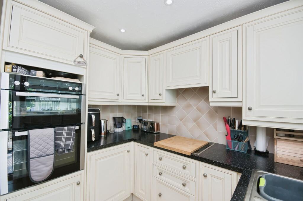 House in Eastbourne, East Sussex - View 3