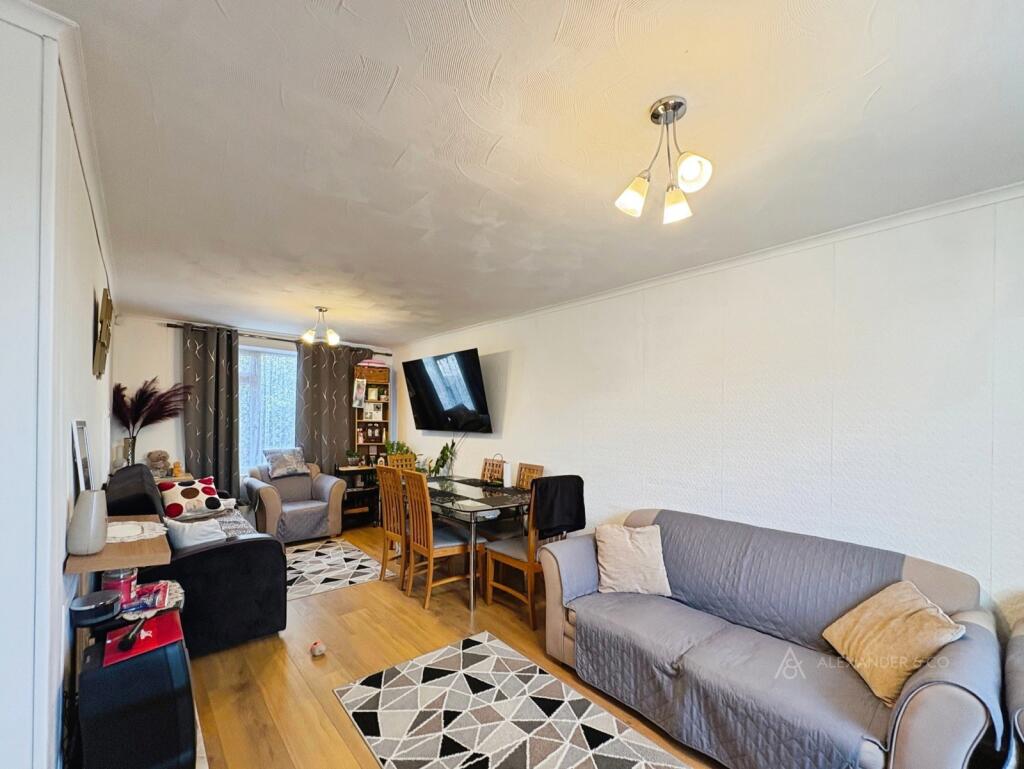 House in Houghton Regis, Tithe Farm, Woodside Estate - View 2