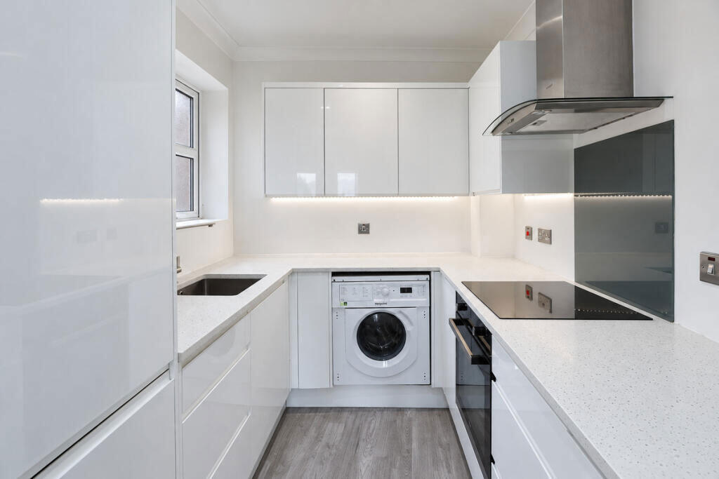 Apartment in Romford - View 4